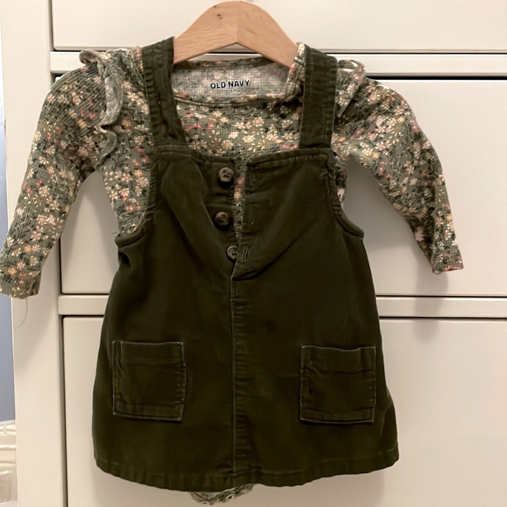 Old Navy baby girls corduroy skirtall with matching onesies, 12mo